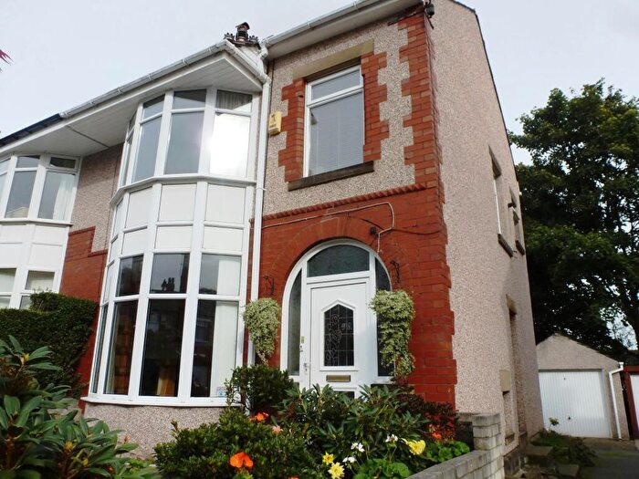 3 Bedroom Semi-Detached House To Rent In Rothwell Drive, Halifax, HX1