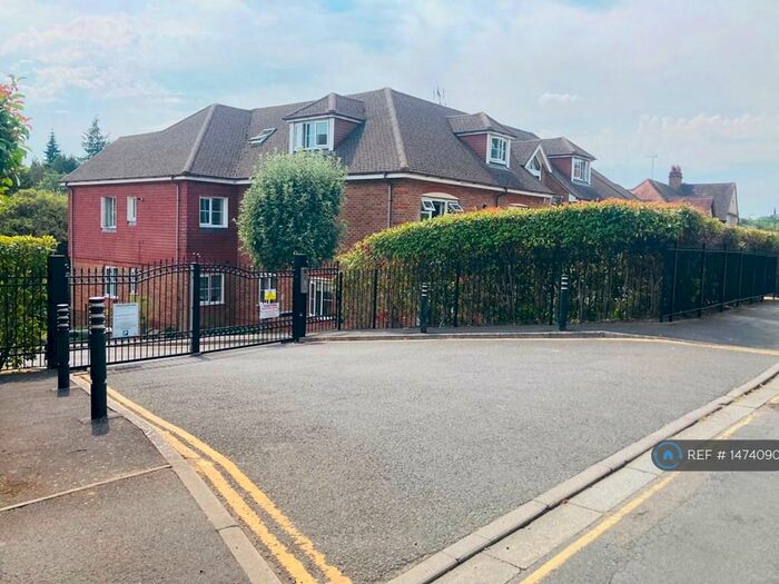 2 Bedroom Flat To Rent In St Monica's Road, Kingswood, KT20