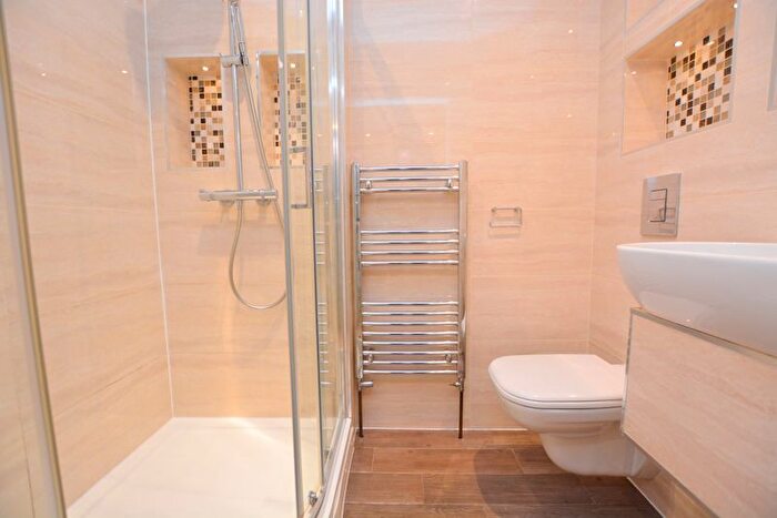 1 Bedroom Flat For Sale In Leeway Close, Hatch End, Pinner, HA5