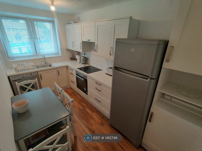 2 Bedroom Flat To Rent In Mulberry House, London, SE8