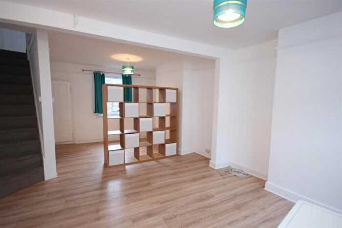 3 Bedroom Terraced House To Rent In Moor Road, Rushden, NN10