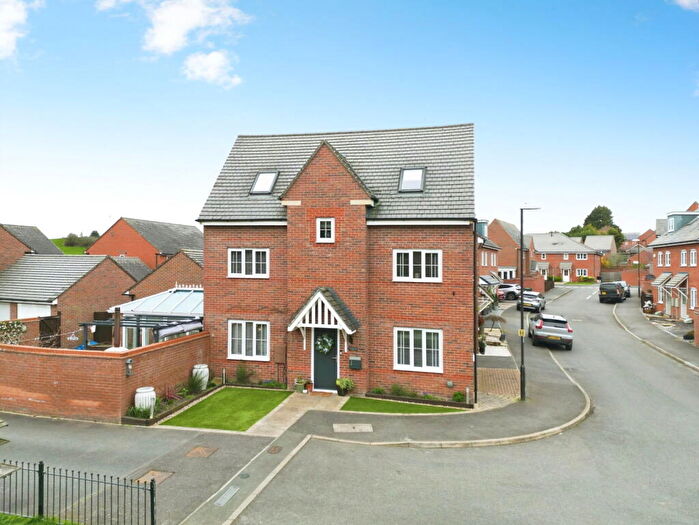 4 Bedroom Detached House For Sale In Sunderland Close, Church Gresley, DE11