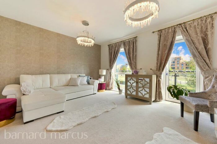 4 Bedroom House To Rent In Felnex Avenue, Wallington, SM6