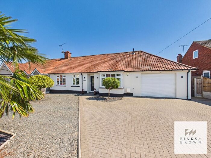4 Bedroom Semi-Detached Bungalow For Sale In Thames Haven Road, Corringham, Essex, SS17