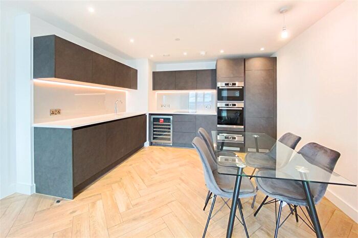 2 Bedroom Apartment To Rent In Elizabeth Tower, M15