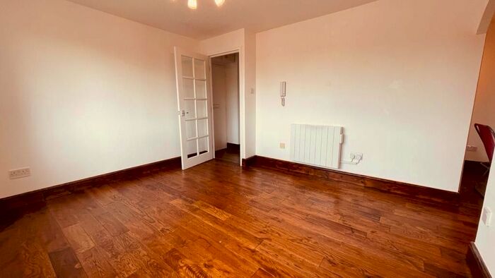 Studio To Rent In Brewery Close, Wembley, HA0
