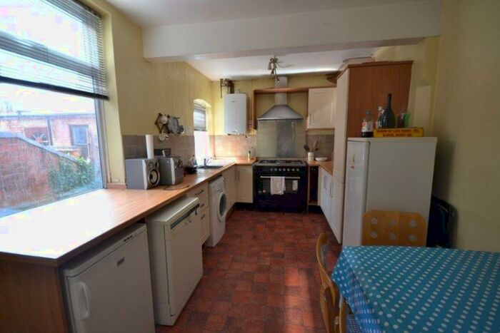 4 Bedroom House To Rent In West Avenue, Leicester, LE2