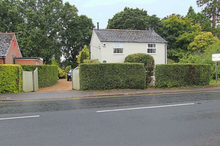 3 Bedroom Detached House To Rent In Moorhill Road, West End, SO30