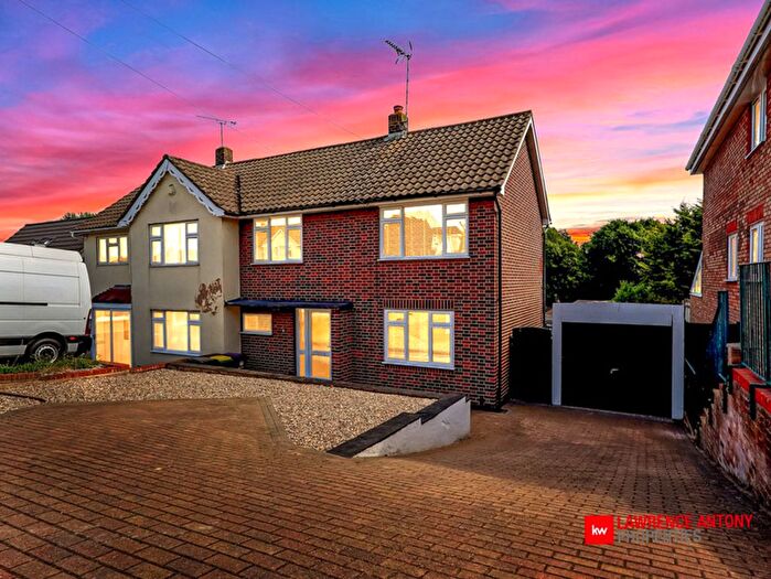 3 Bedroom Semi Detached House For Sale In Uplands Park Road, Rayleigh, SS6