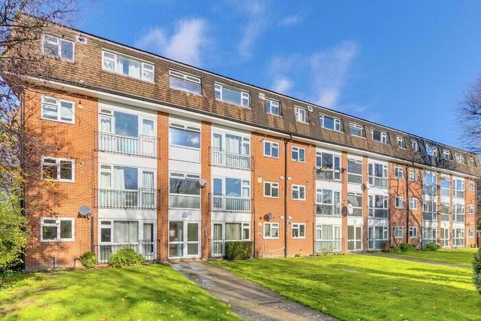 2 Bedroom Flat To Rent In Hamilton Road, London, W5