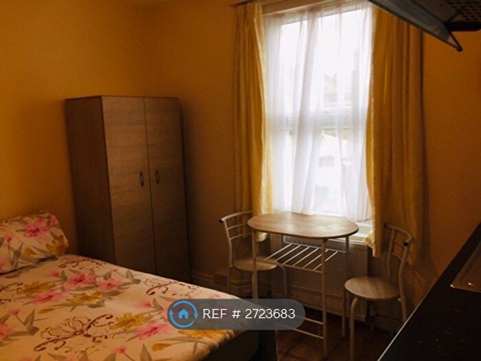 Studio To Rent In Green Lanes, London, N8