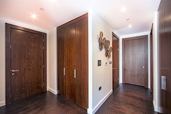 2 Bedroom Flat To Rent In Charles Clowes Walk, Nine Elms, SW11