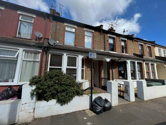 1 Bedroom Flat To Rent In Sweyne Avenue, Southend-On-Sea, SS2
