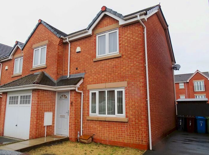 3 Bedroom End Of Terrace House To Rent In Valley Close, Wigan, WN6