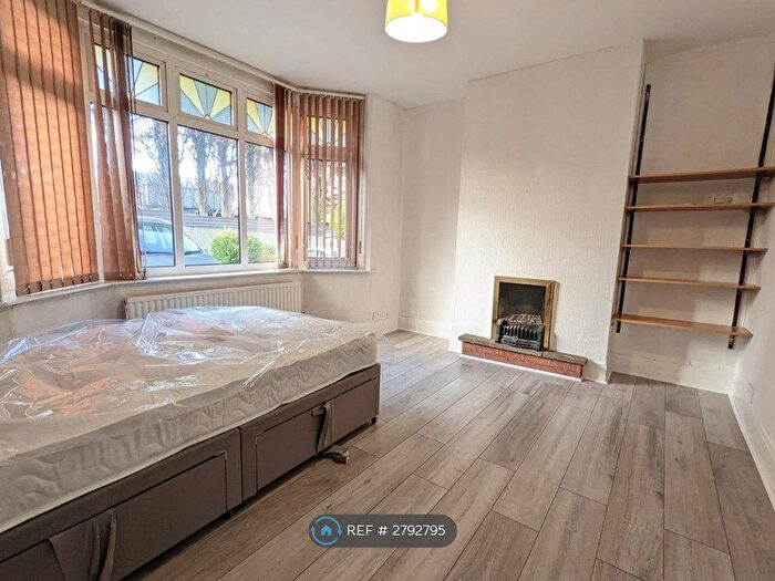 4 Bedroom Semi-Detached House To Rent In Forest Road, Fishponds, Bristol, BS16