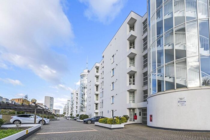 2 Bedroom Flat To Rent In Barrier Point Road, Royal Docks, London, E16