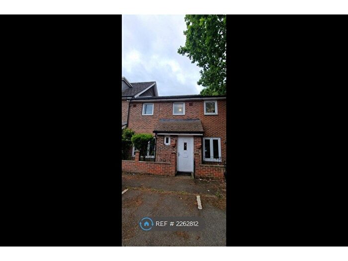 5 Bedroom End Of Terrace House To Rent In Blackburn Way, Hounslow, TW4