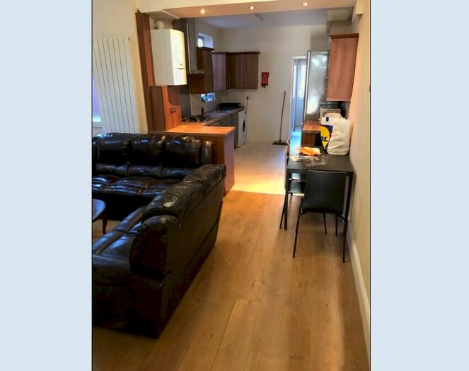 6 Bedroom Terraced House To Rent In London Road, Reading, Berkshire, RG1