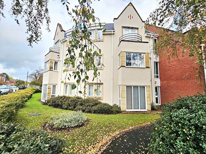 3 Bedroom Flat For Sale In Station Road, Sutton Coldfield, B73