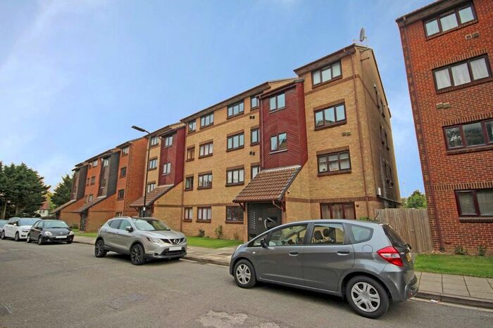 2 Bedroom Flat To Rent In Wicket Road, Perivale, Greenford, UB6