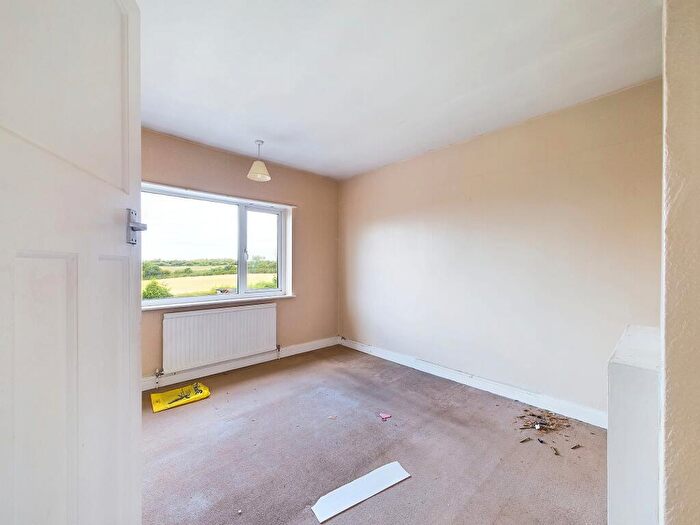 3 Bedroom Semi-Detached House For Sale In Williamthorpe Road, North Wingfield, Chesterfield, S42