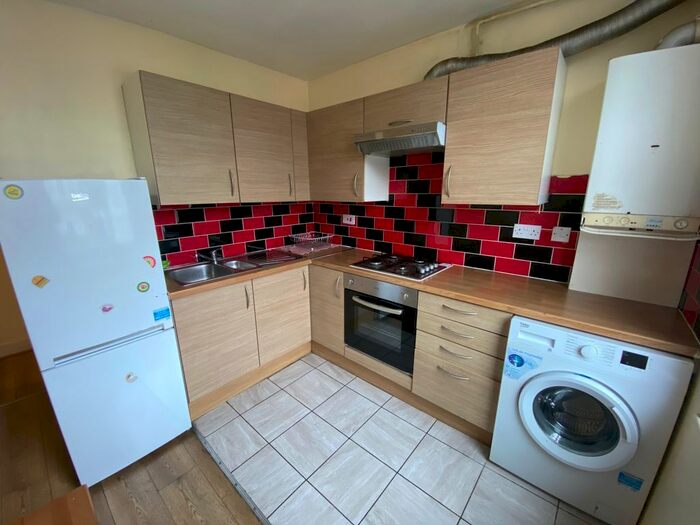 2 Bedroom Flat To Rent In Amersham Road, London, SE14