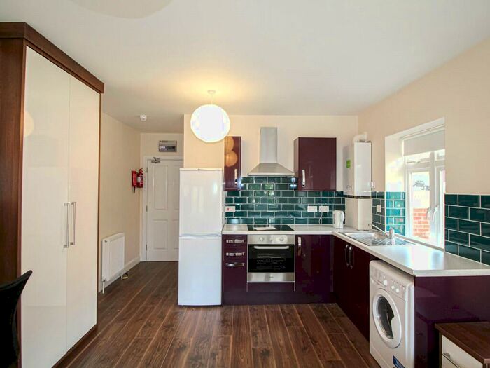 Apartment To Rent In Apt, Clarendon House #, LS2