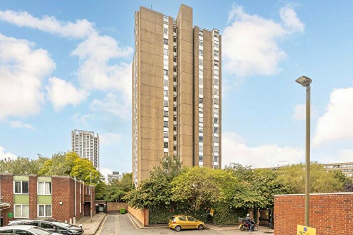 2 Bedroom Flat To Rent In Bramlands Close, Battersea, SW11