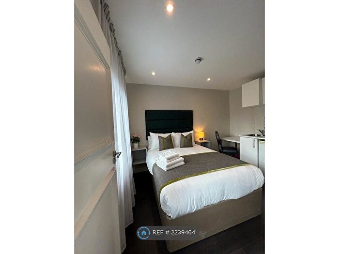 Studio To Rent In Finchley Road, London, NW3