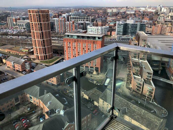 2 Bedroom Apartment To Rent In Bridgewater Place City Centre Leeds, LS11