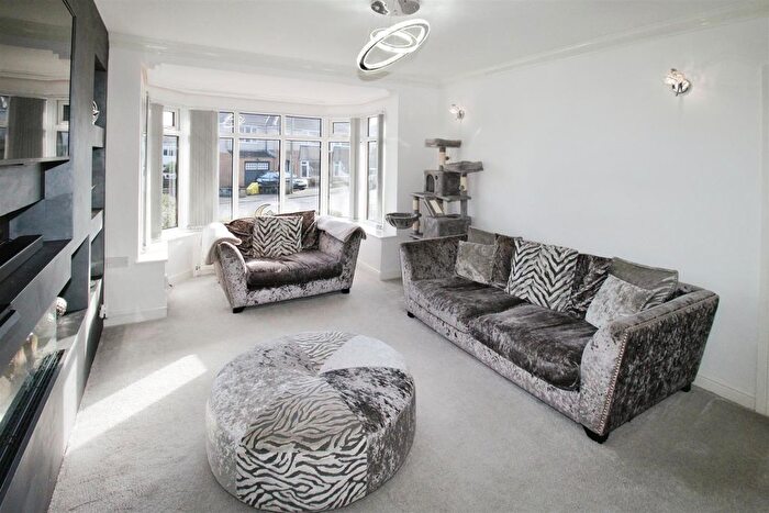 4 Bedroom Semi-Detached House To Rent In Lytham Drive, Queensbury, BD13