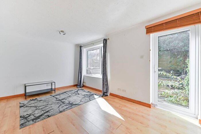 3 Bedroom Terraced House To Rent In Beverley Road, Anerley, London, SE20