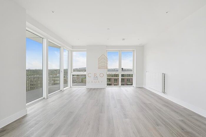 3 Bedroom Apartment To Rent In Cairncross House, Th Floor - Kidbrooke Village, SE3