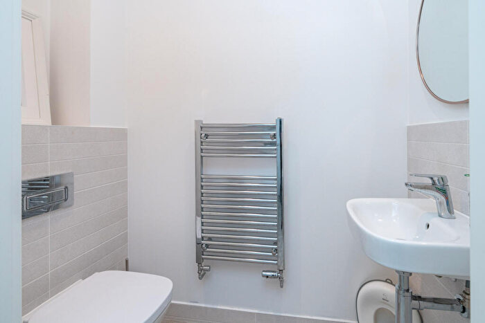 4 Bedroom Detached House For Sale In Vaisey Close, Tring, HP23