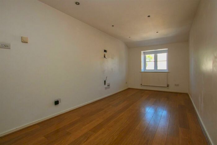 1 Bedroom Apartment For Sale In Gresham Close, Brentwood, CM14