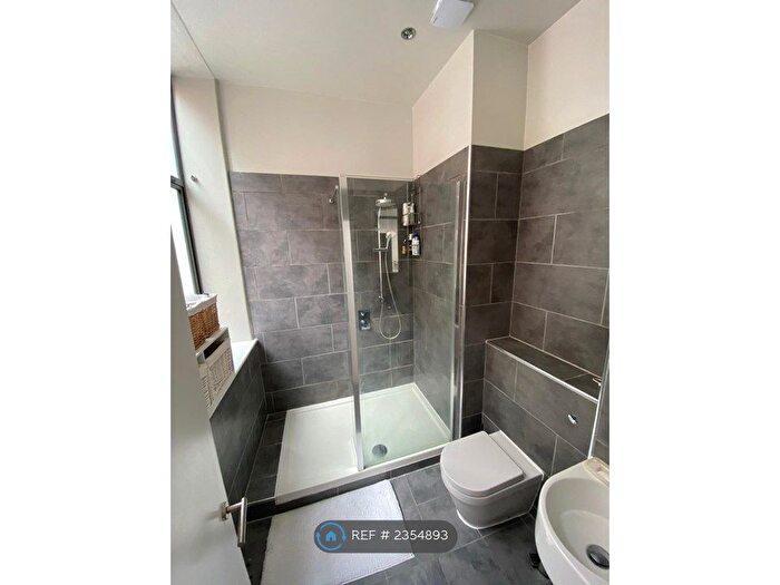 2 Bedroom Flat To Rent In Da Vinci House, London, EC1N