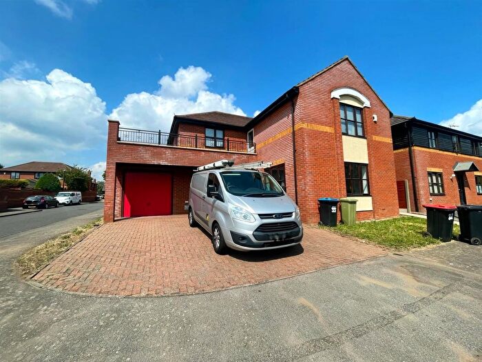 4 Bedroom Detached House To Rent In Winstanley Lane, Shenley Lodge, Milton Keynes, MK5