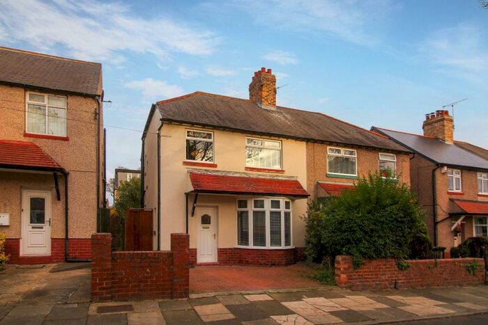 3 Bedroom Semi-Detached House To Rent In Hillfield, Whitley Bay, NE25