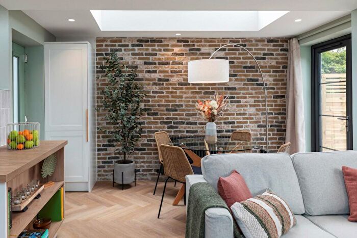 2 Bedroom Apartment To Rent In Yarborough Road - Bedroom En Suite Apt - /, LN1