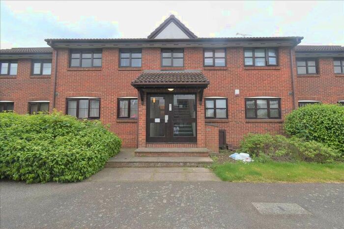 2 Bedroom Flat To Rent In Unicorn Walk, Greenhithe, DA9
