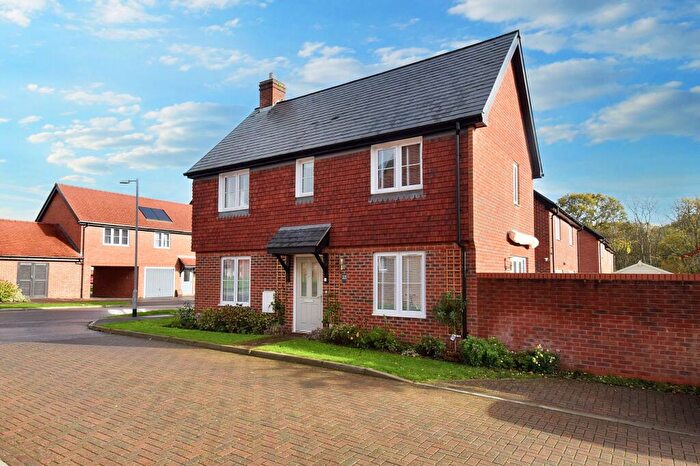 3 Bedroom Detached House For Sale In Sandyfields Lane, Colden Common, SO21