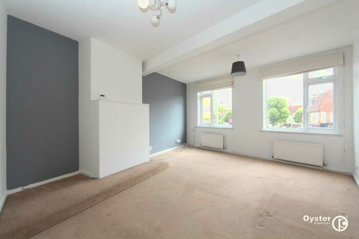 2 Bedroom Flat To Rent In Deans Lane, Edgware, HA8
