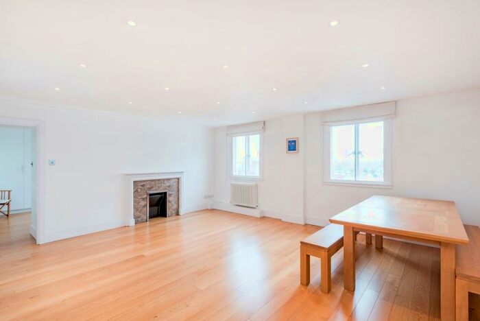 2 Bedroom Flat To Rent In Baker Street London, NW1