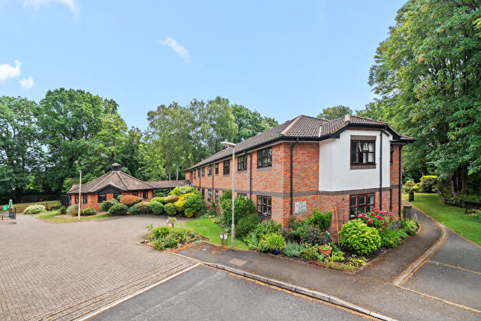 2 Bedroom Retirement Property For Sale In Pitson Close, Addlestone, Surrey, KT15
