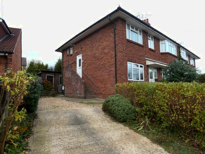 2 Bedroom Maisonette To Rent In Beechwood Road, Alton, GU34