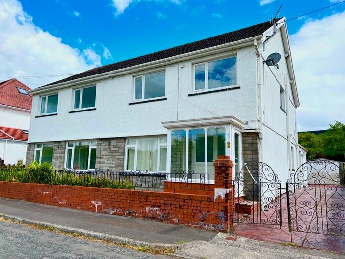 6 Bedroom Detached House To Rent In Dulais Road, Seven Sisters, Neath, SA10