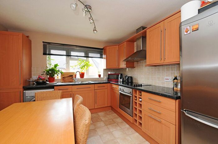2 Bedroom Flat To Rent In Kipling Drive, Wimbledon, London, SW19