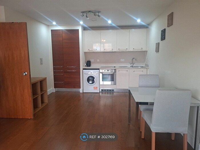 2 Bedroom Flat To Rent In Falcon Drive, Cardiff, CF10