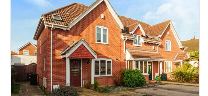 3 Bedroom End Of Terrace House To Rent In Carpenters Close, Reading, RG5