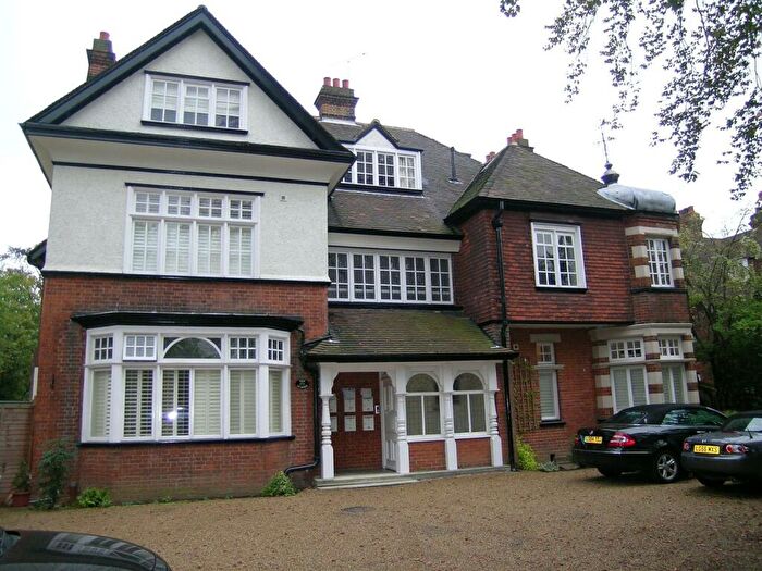1 Bedroom Flat To Rent In The Glades, Surbiton, KT6